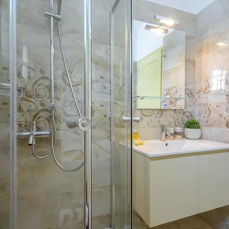 公寓 Kapris House *