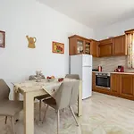Kapris House Apartman *
